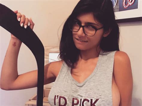 mia khalifa dildo|Mia Khalifa Dildo Masturbation Porn Videos